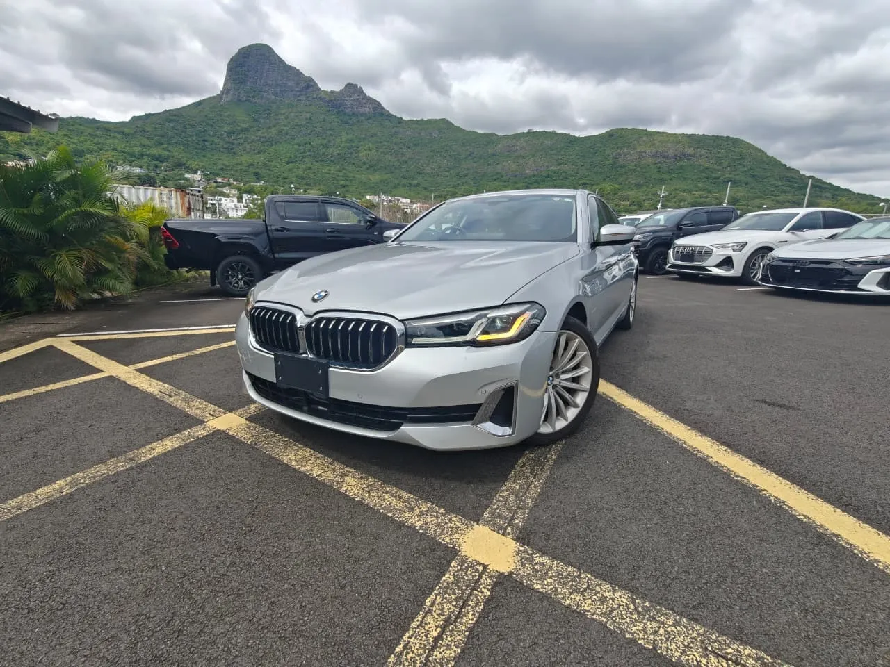 BMW 530e Luxury Edition