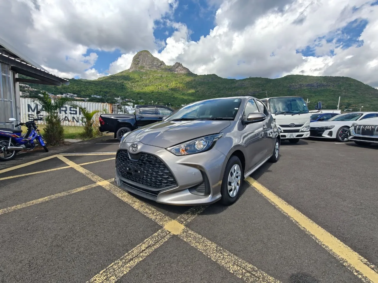 Toyota Yaris U Hybrid